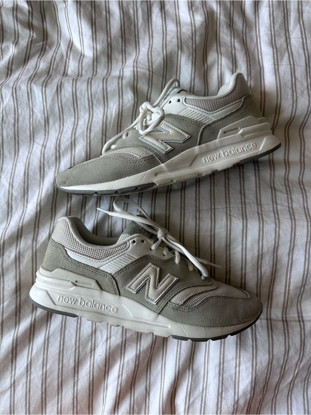 New Balance 997H Grey Suede Sneakers, size 8